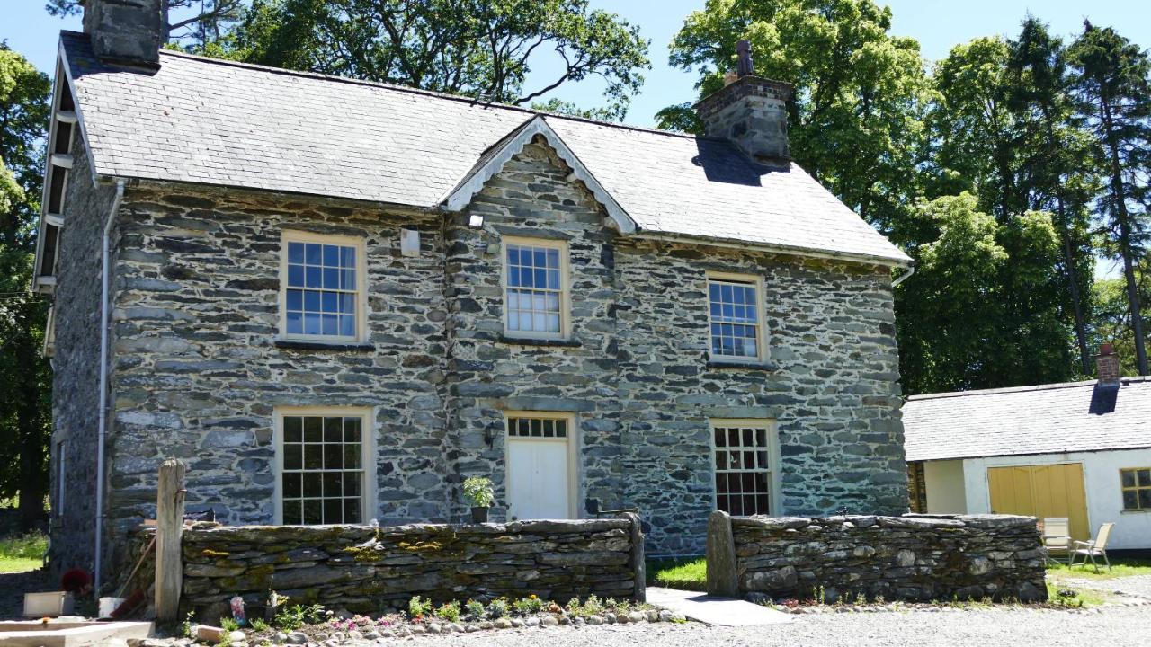 Cosy Ground Floor Disabled Friendly Room In Farm House Llandderfel エクステリア 写真