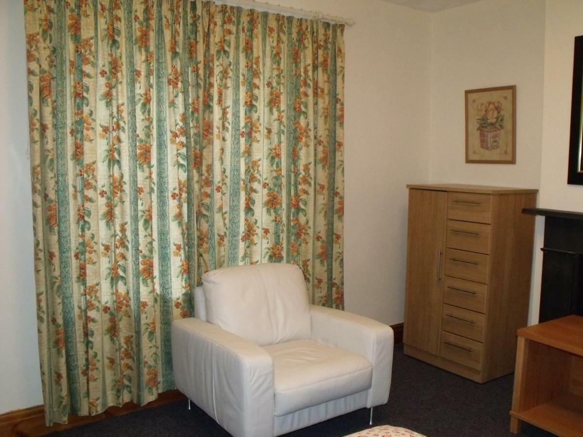 Cosy Ground Floor Disabled Friendly Room In Farm House Llandderfel エクステリア 写真