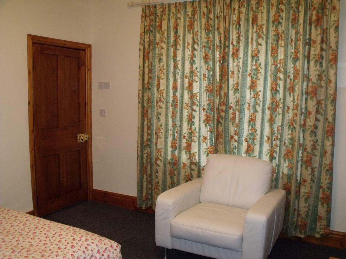 Cosy Ground Floor Disabled Friendly Room In Farm House Llandderfel エクステリア 写真