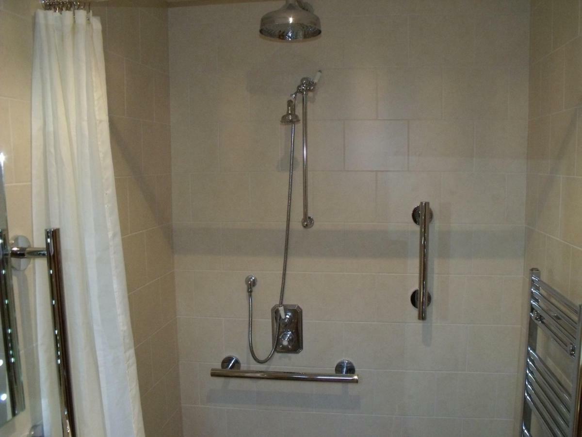 Cosy Ground Floor Disabled Friendly Room In Farm House Llandderfel エクステリア 写真