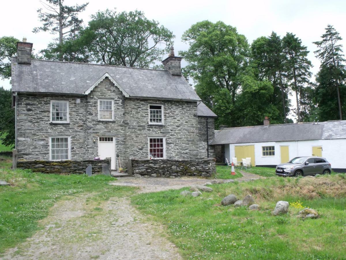 Cosy Ground Floor Disabled Friendly Room In Farm House Llandderfel エクステリア 写真