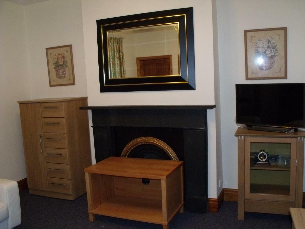 Cosy Ground Floor Disabled Friendly Room In Farm House Llandderfel エクステリア 写真